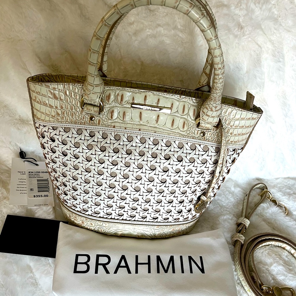EUC BRAHMIN SMALL BOWIE CANVAS LIMA GENUINE LEATHER IVORY CREAM CROCO EMBOSSED